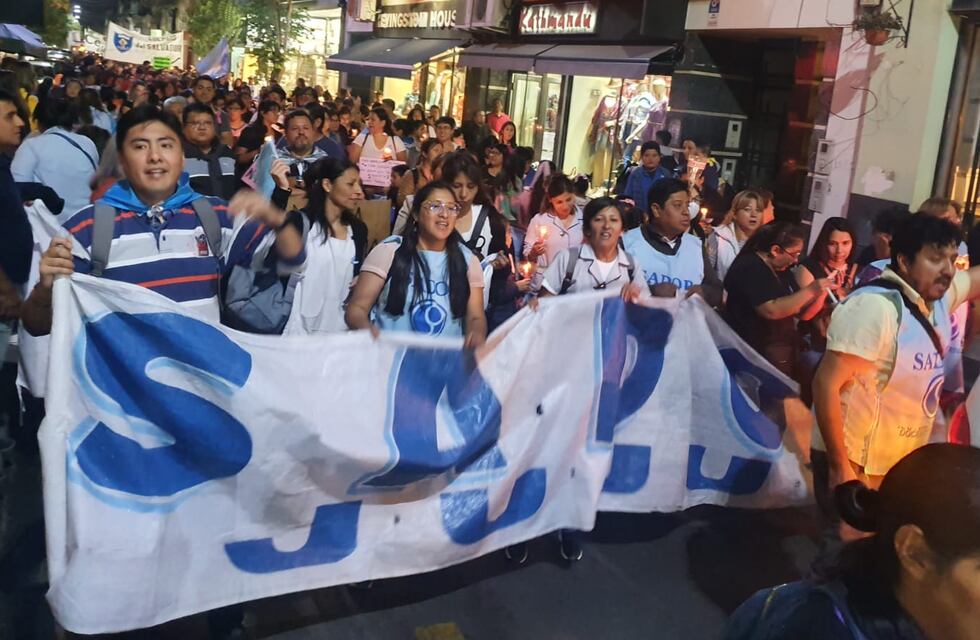 Una populosa marcha de antorchas ratificó el reclamo docente en Jujuy