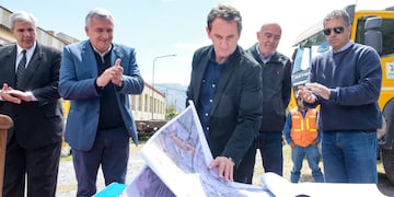 La firma del acta de inicio de obra correspondiente a las vías del Tren Turístico, tramo Volcán - Tilcara, fue considerada "un hito en el marco del ambicioso proyecto de recuperación del ferrocarril jujeño".