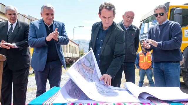 La firma del acta de inicio de obra correspondiente a las vías del Tren Turístico, tramo Volcán - Tilcara, fue considerada "un hito en el marco del ambicioso proyecto de recuperación del ferrocarril jujeño".