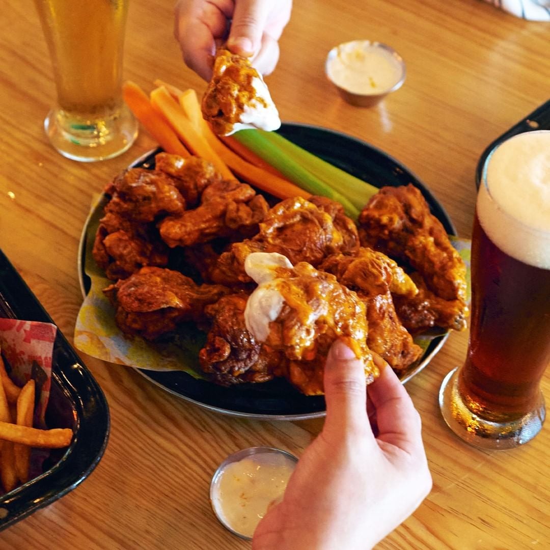 Compartir alitas de pollo