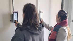 Desde el 2 de junio, el ingreso de los empleados de la EPE será sólo con huella digital