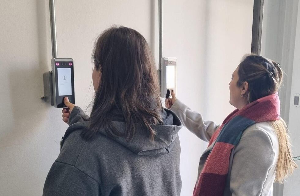 Desde el 2 de junio, el ingreso de los empleados de la EPE será sólo con huella digital