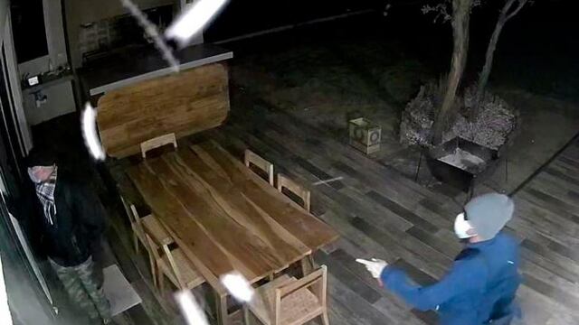 Los sujetos ingresaron al country en cercanías de Malagueño con el rostro tapado para evitar ser identificados. (ElDoce.tv)