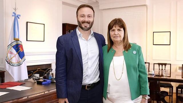 El presidente municipal Francisco Azcue junto a la ministra Patricia Bullrich.