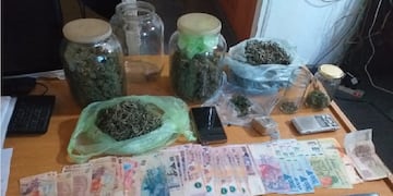 La droga incautada en la vivienda del narco y cazador furtivo.