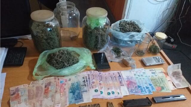 La droga incautada en la vivienda del narco y cazador furtivo.