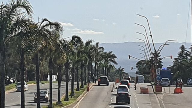 Ingreso a Villa Carlos Paz por la ruta principal de acceso.