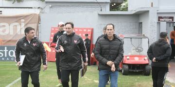 Lucas Bovaglio, el DT de Instituto del ascenso de Instituto, dirigirá en Chile. Lo acompañarán una vez más Fernando Clementz y Cristian Manfredi (Federico López Claro / La Voz).