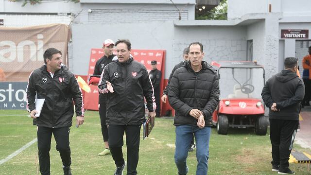 Lucas Bovaglio, el DT de Instituto del ascenso de Instituto, dirigirá en Chile. Lo acompañarán una vez más Fernando Clementz y Cristian Manfredi (Federico López Claro / La Voz).