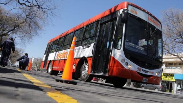 Los colectivos, los taxis y remises tendrán un horario especial de circulación durante las fiestas.