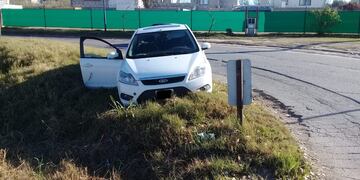El Ford Focus, robado, que usó la banda del prófugo para intentar huir tras un robo. Después, se evadió de un patrullero (La Voz).