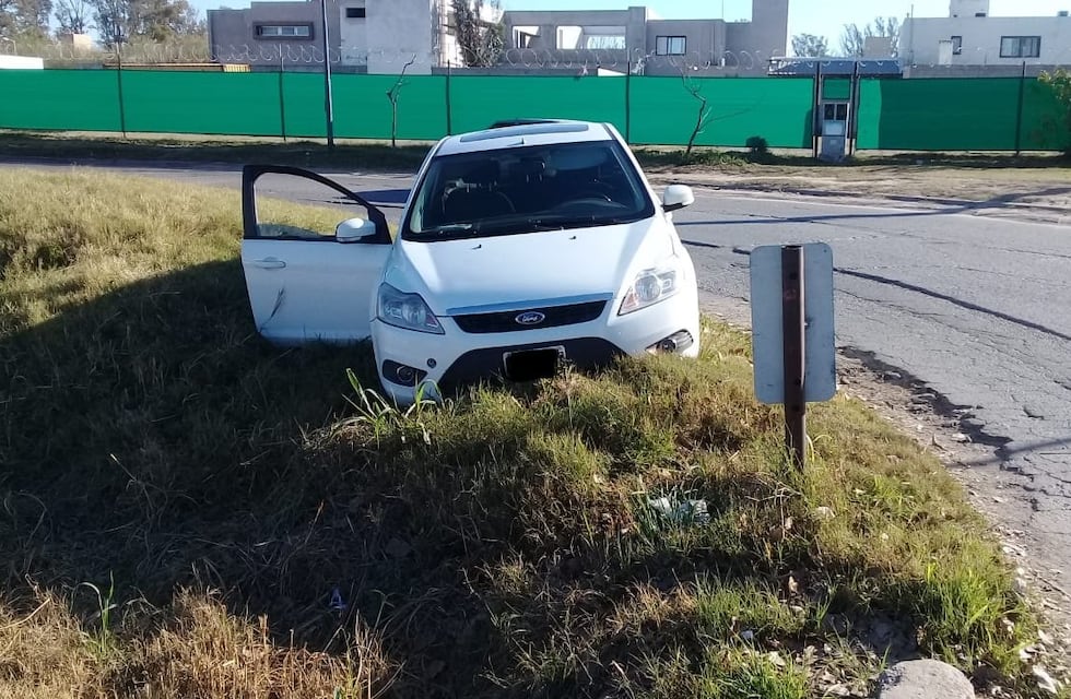 El fugado en Córdoba no aparece, y sancionaron al policía que lo custodiaba