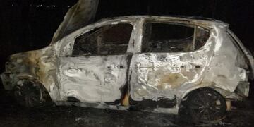 Encontraron incendiado el auto de Omar Fernández, asesinado durante el robo en Rosario.