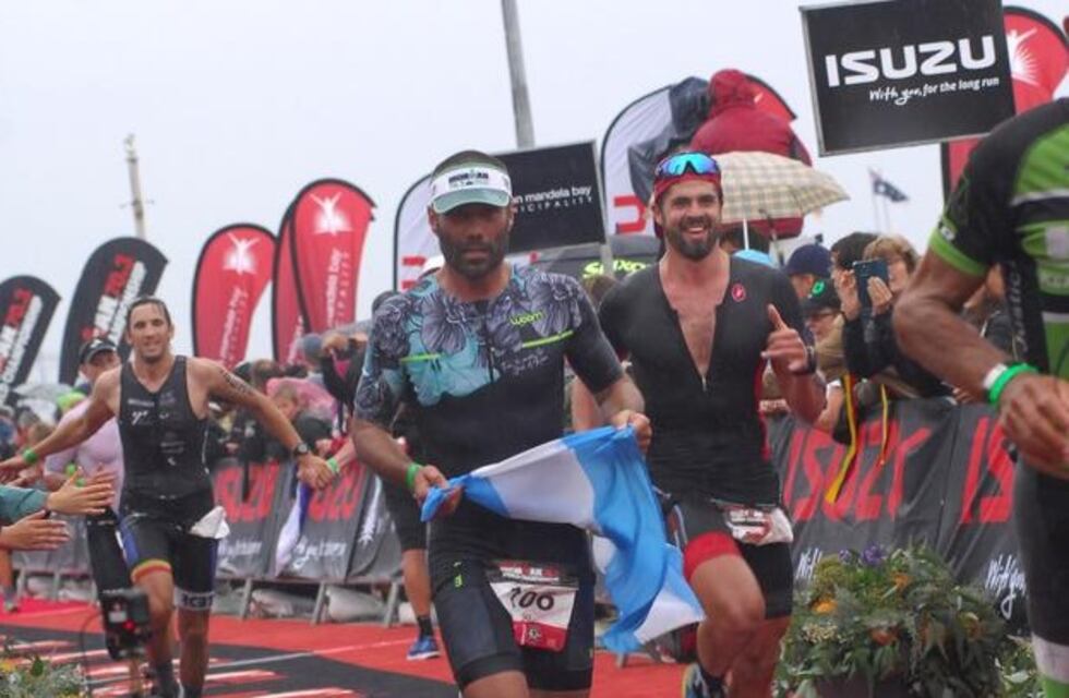 Un reconocido triatleta circulaba en bicicleta por la ruta 11 y fue detenido por resistencia a la autoridad