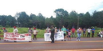 En varias oportunidades cortaron la Ruta Nacional 12 en reclamo a la situación.