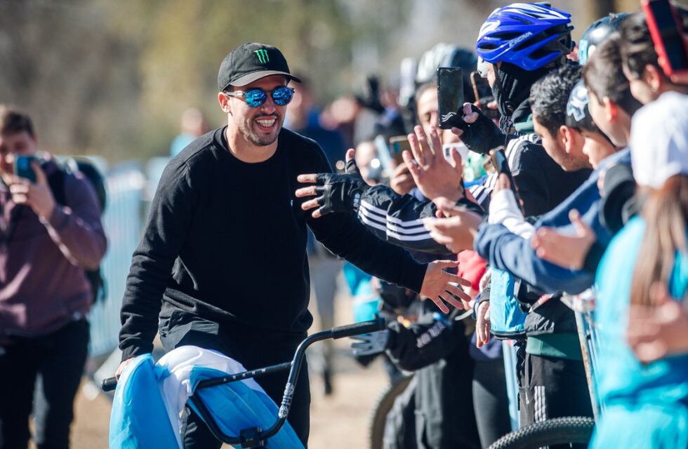 Maligno Torres dio su vuelta olímpica por Córdoba: las mejores fotos y videos