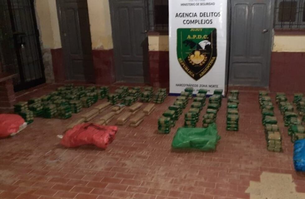 Infraganti: los delató el fuerte olor a coca que salía del auto