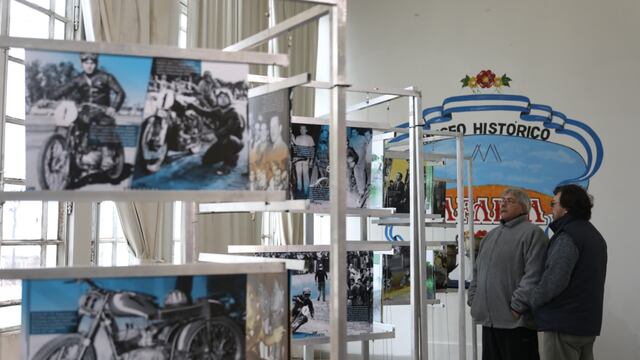 Muestra itinerante dedicada a la vida deportiva del destacado piloto de motociclismo René Heidegger.