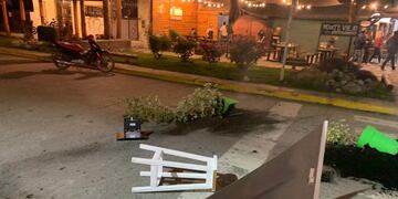 Este domingo se produjo un cruce entre jinetes y agrupaciones mapuches en el centro de la ciudad (Infobae).