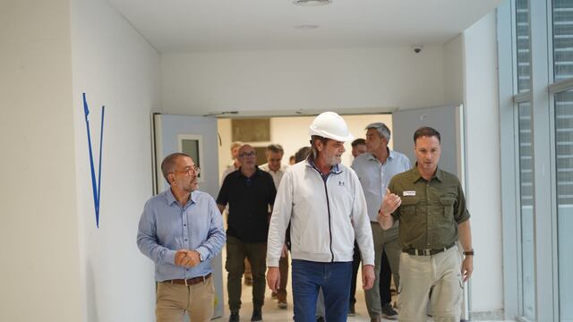 El ministro de Obras Públicas, Lisandro Enrico, recorrió la obra del Nuevo Hospital Regional de Rafaela