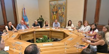 En Casa de Gobierno, el Ministerio de Salud de Catamarca encabezó la primera reunión del COE Ampliado para analizar la situación epidemiológica y coordinar acciones por Influenza A (H3N2) y dengue.
