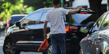 Los cuidacoches están prohibidos en Santa Fe