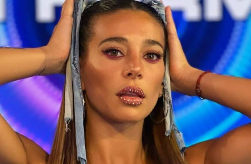 Sol Pérez rompió el algoritmo en Instagram con un ajustado vestido rojo con brillos y aberturas