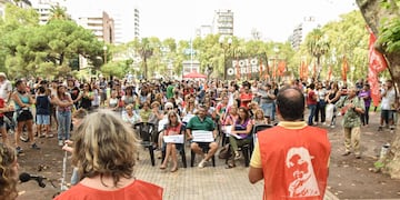 El gremio vuelve a manifestarse frente a la sede local del Gobierno provincial.