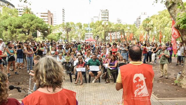 El gremio vuelve a manifestarse frente a la sede local del Gobierno provincial.