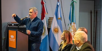 El Gobernador Martín Llaryora en Arroyito junto al intendente Gustavo Benedetti