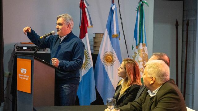 El Gobernador Martín Llaryora en Arroyito junto al intendente Gustavo Benedetti