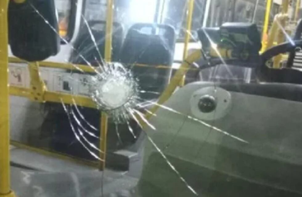 Una empresa denunció haber sufrido agresiones en sus colectivos por no adherirse al paro de la UTA