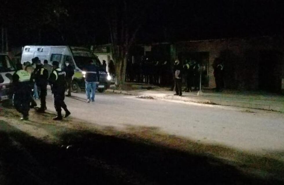 Clausuraron una fiesta clandestina y la dueña de casa amenazó a la policía con un arma