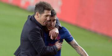 Simeone y Acosta, en el Atlético de Madrid, que marcha puntero en la Liga española.