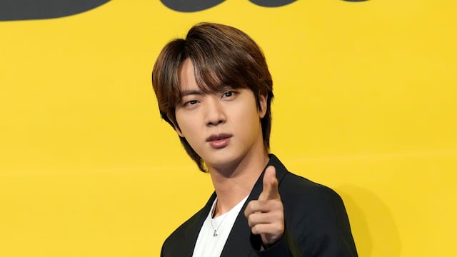 Jin, de BTS, con un presente revolucionado. (AP)