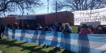 Cabín 9 se puso de pie: cientos de feriantes de Pérez marcharon por tercera vez a la Municipalidad (Facebook Cabín 9 se puso de pie)