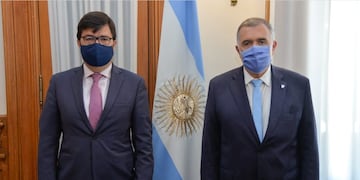 Jaldo junto al nuevo ministro d seguridad Eugenio Agüero Gamboa.