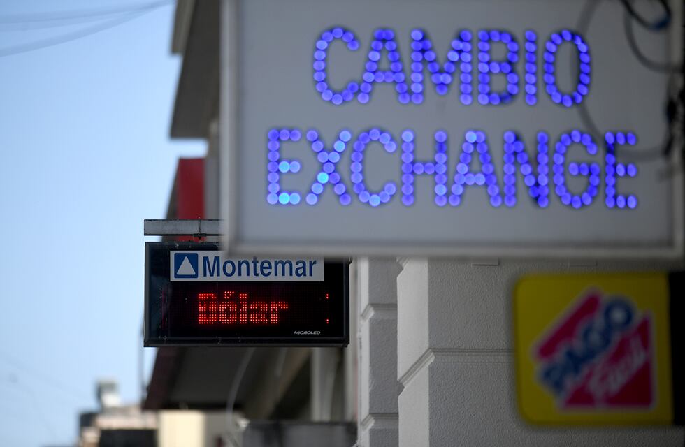 El dólar converge a un valor de $ 1.000, con excepción del comercio exterior