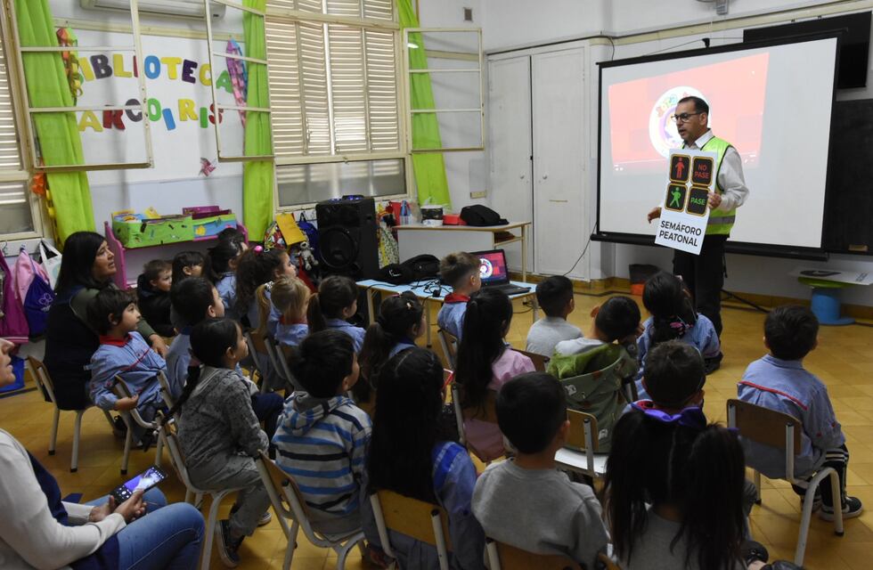 “Respetar las normativas de tránsito por convicción y no por obligación”