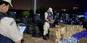 Secuestran millonario cargamento de neumáticos en Puerto Iguazú.