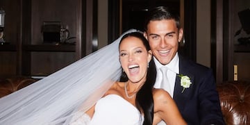 Oriana Sabatini celebró el cumpleaños de Paulo Dybala con una serie de inéditas fotos.