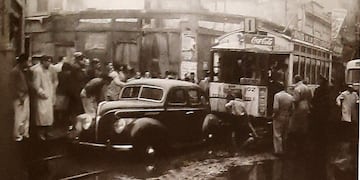 Esquina de San Martín y Santa Rosa,1940. Parece que el caos del tránsito no es tan novedoso en Córdoba.