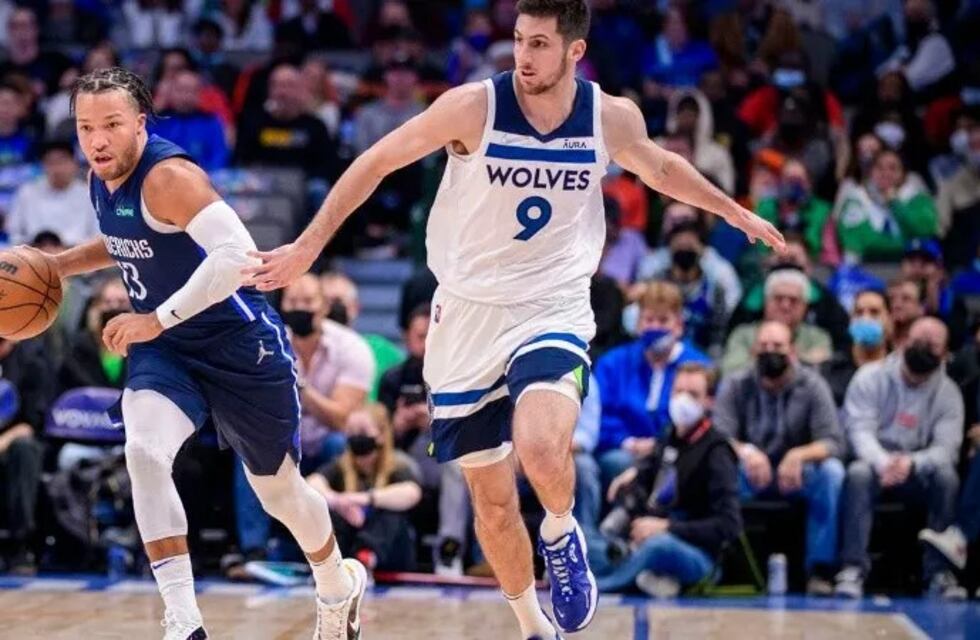 Leandro Bolmaro fue titular en la derrota de Minnesota ante Dallas por 114 a 102