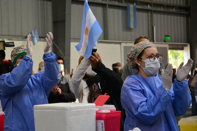 El feriado no detuvo la campaña de vacunación que se lleva a cabo en San Luis.
