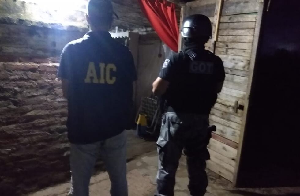 Allanamientos y secuestro de elementos en Tacural