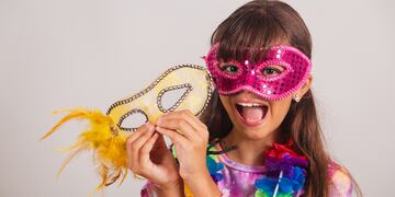 Los antifaces y las máscaras son una de las piezas fundamentales para ir a celebrar esta festividad.