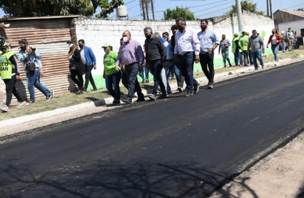 El gobernador Manzur recorrió obras en Villa Muñecas