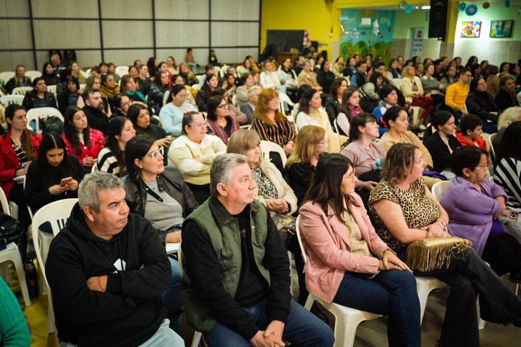Disertó en Arroyito por el mes de las infancias el Dr. Enrique Orchanski