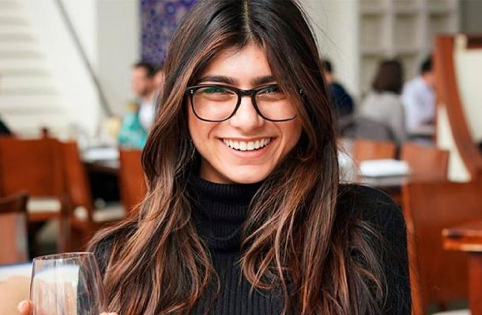 Mia Khalifa y el Batman de Ben Affleck: el crossover menos esperado