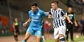 Leonardo Sequeira, de Belgrano, y Fernando Bersano, de Talleres, en aquel encuentro de enero de 2019. Uno de los últimos clásicos cordobeses. Se vuelven a encontrar el lunes 7 de febrero (La Voz / Archivo).